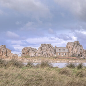 Maison entre deux rochers