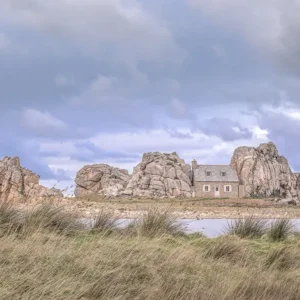 Maison entre deux rochers